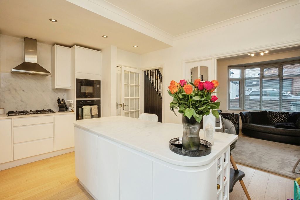 Property photo 2 of 20 Pbox-Img.Jpg