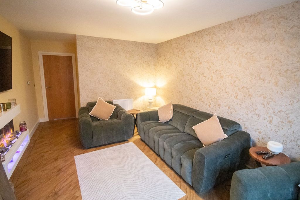 Property photo 2 of 27 Living Room