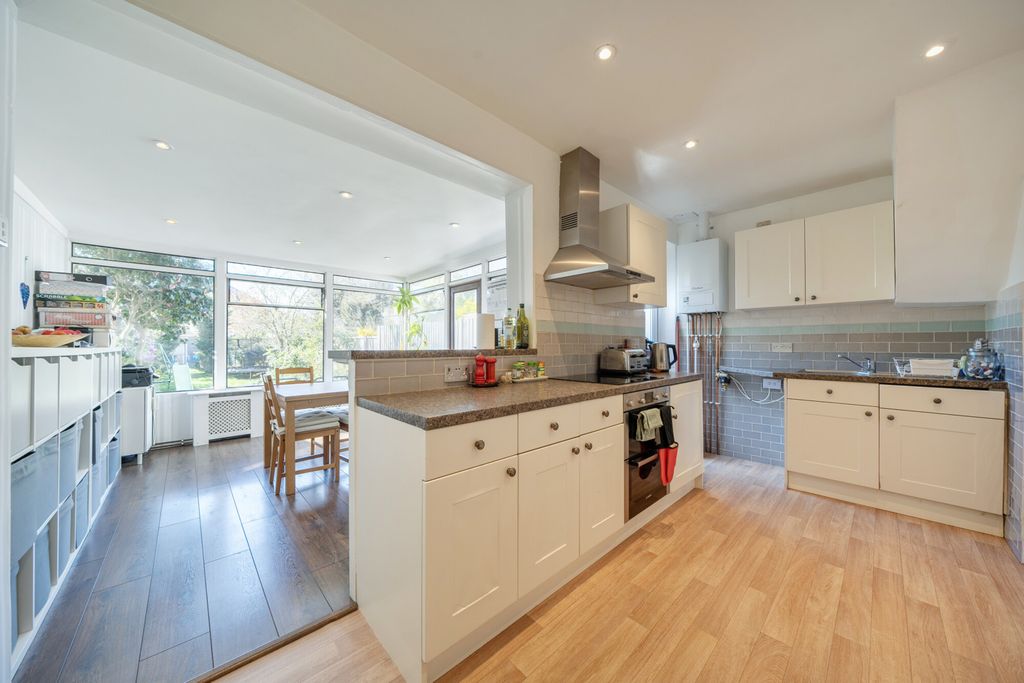 Property photo 3 of 18 Kitchen