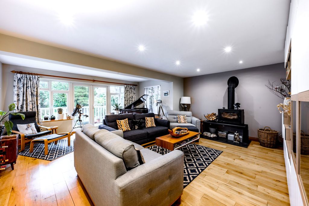 Property photo 1 of 30