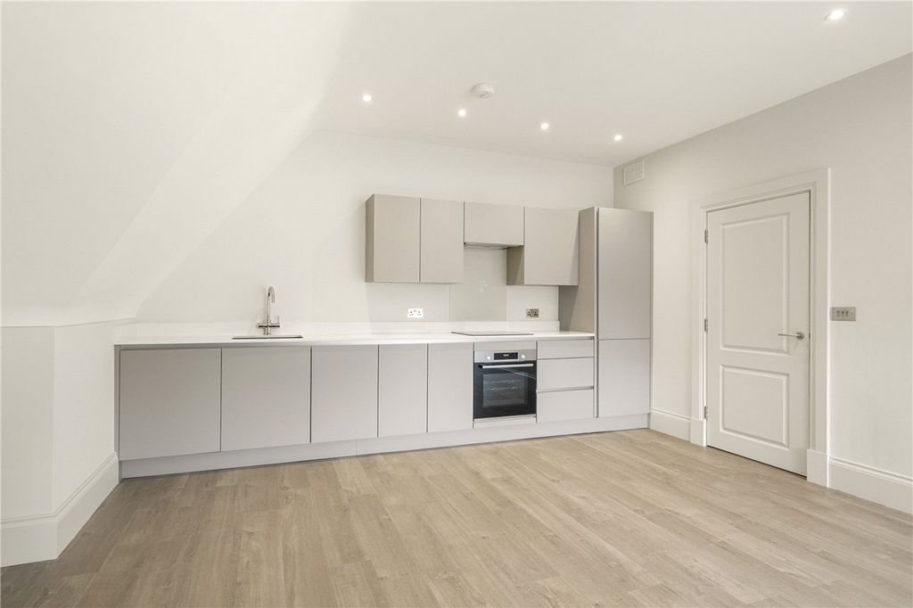 Property photo 3 of 6 Kitchen