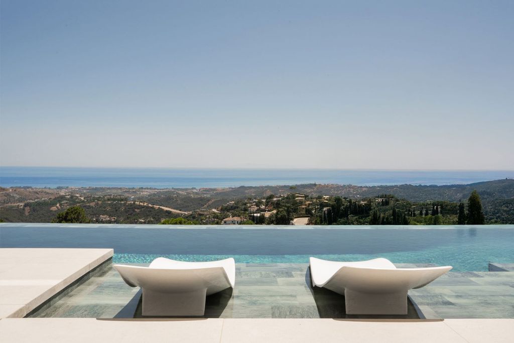 Property photo 2 of 50