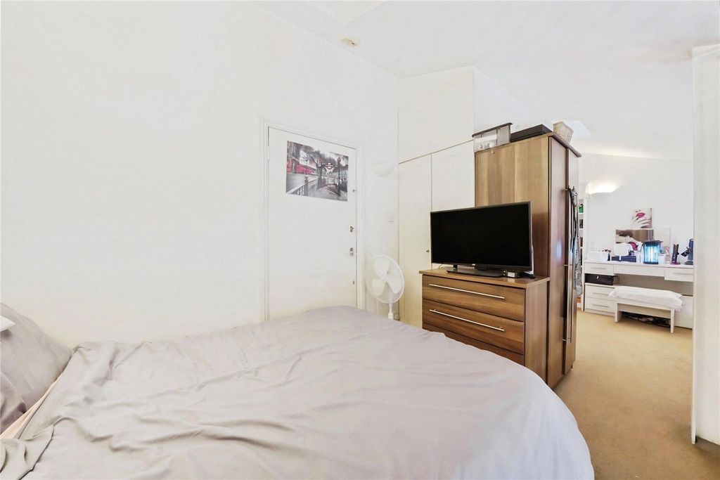 Property photo 3 of 6 Picture No. 25