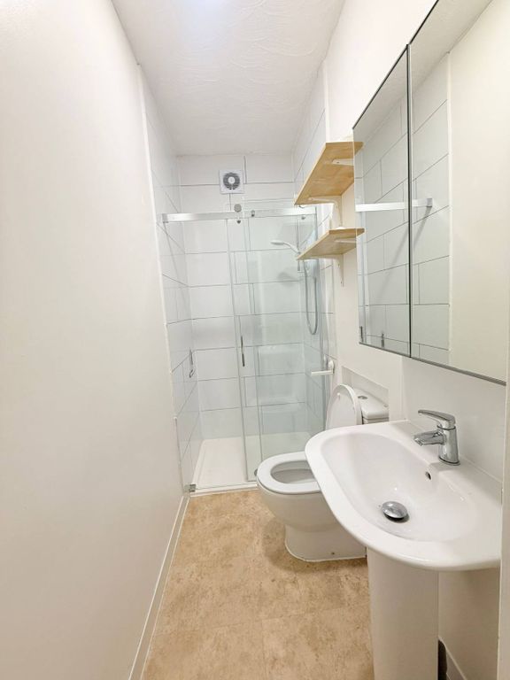 Property photo 3 of 8 Gallery