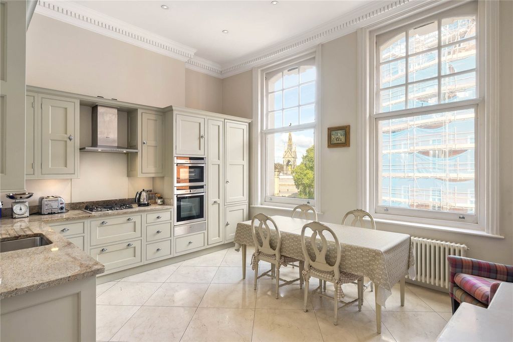 Property photo 3 of 13 Kitchen