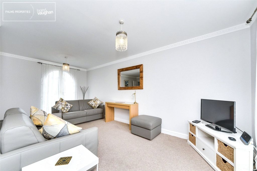 Property photo 1 of 14 Living Room