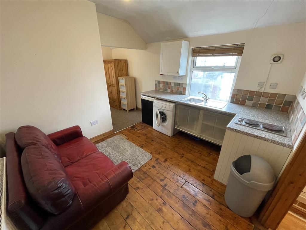 Property photo 1 of 6 Living Room