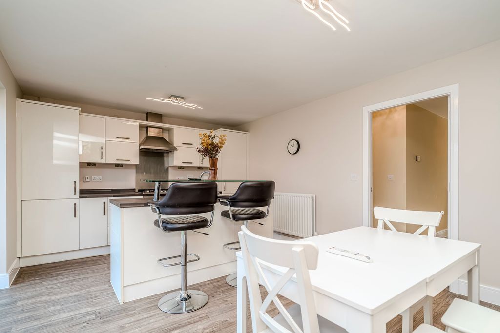 Property photo 3 of 31