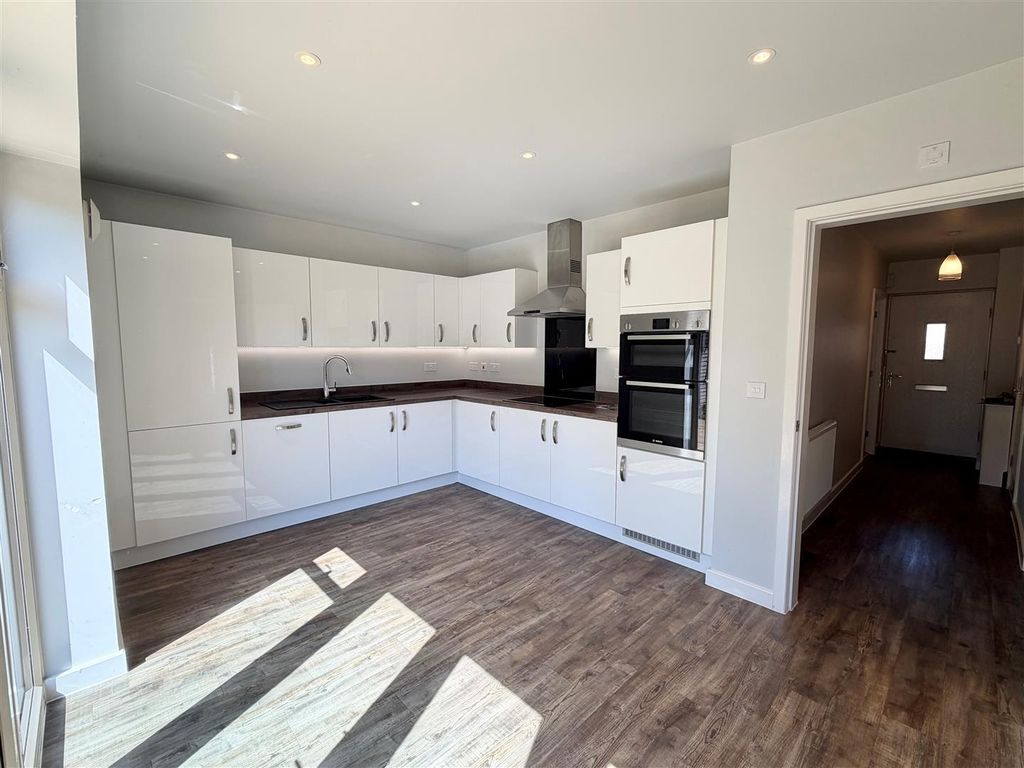 Property photo 2 of 6 26 George Parish Road Kitchen.Jpg