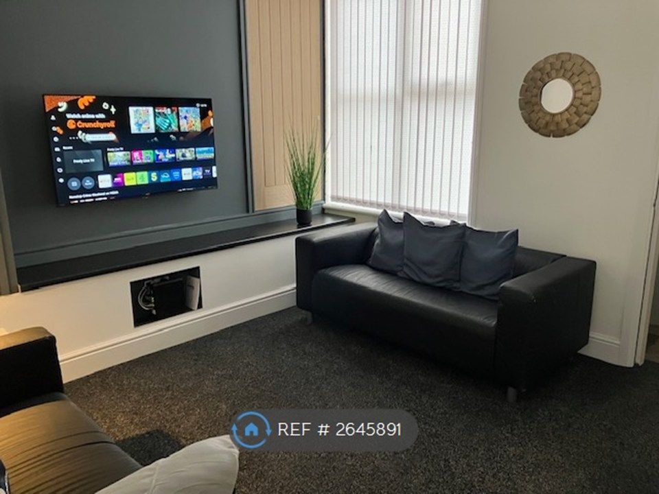 Property photo 2 of 33 Living Room