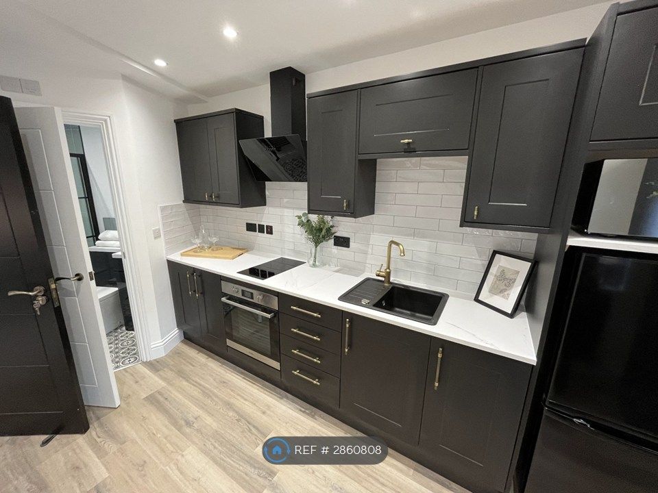 Property photo 3 of 11 Studio 2