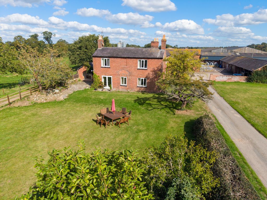 Property photo 2 of 10 Farmhouse