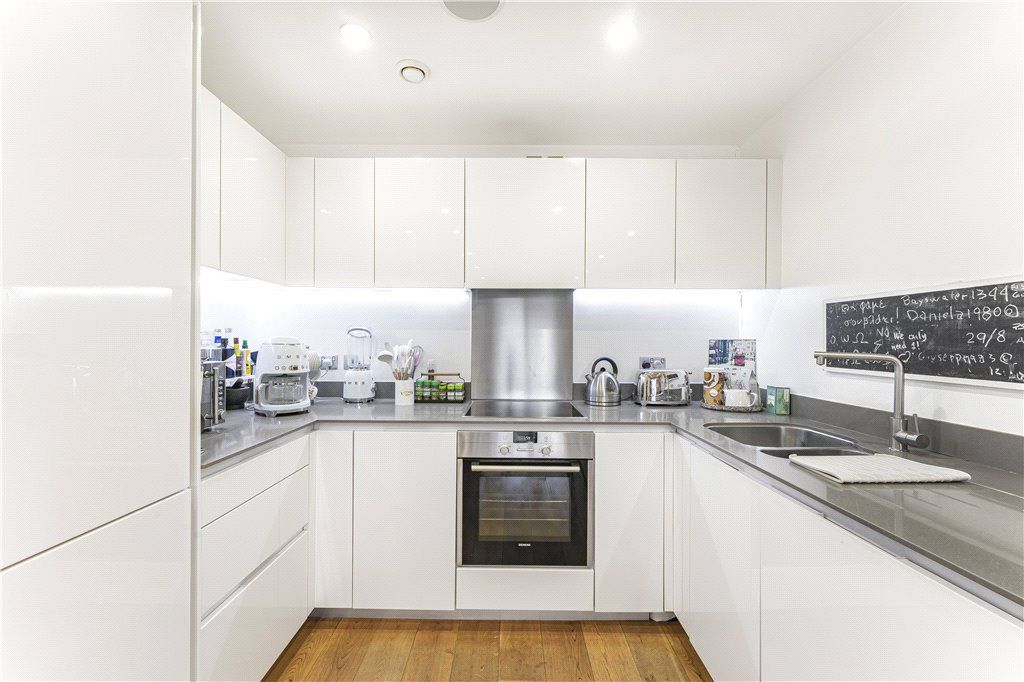 Property photo 3 of 14 Kitchen