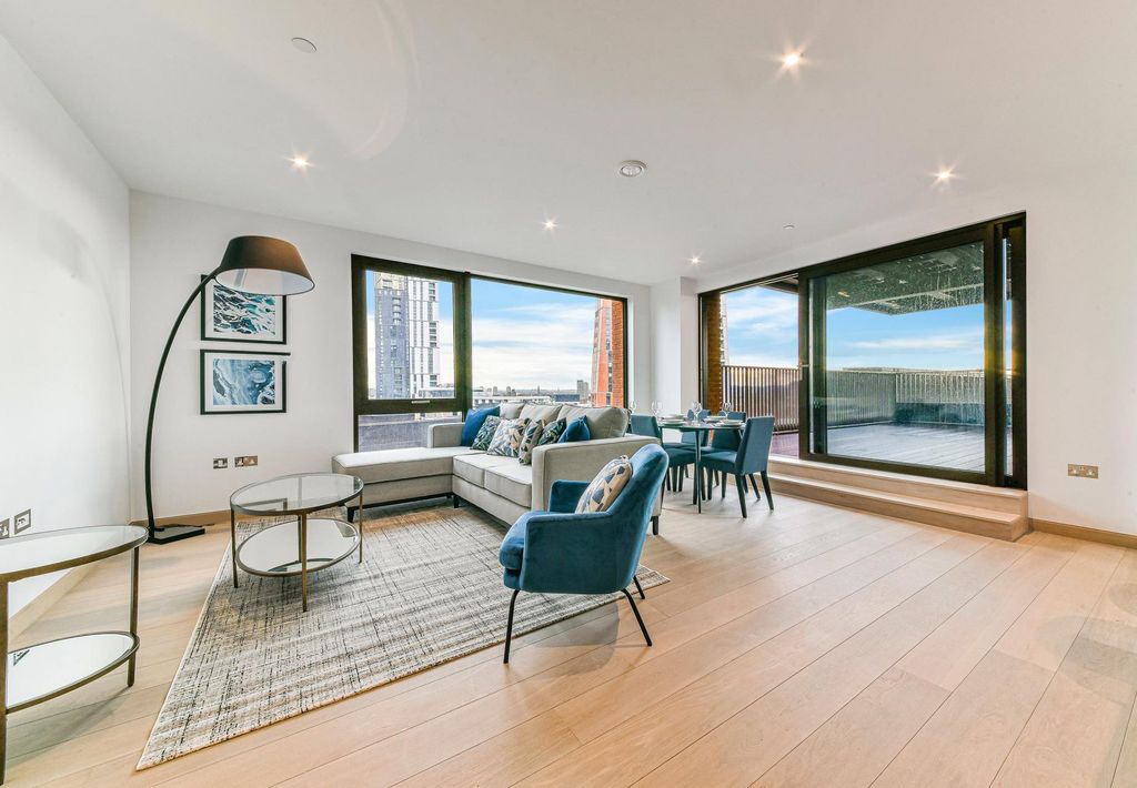 Property photo 2 of 21