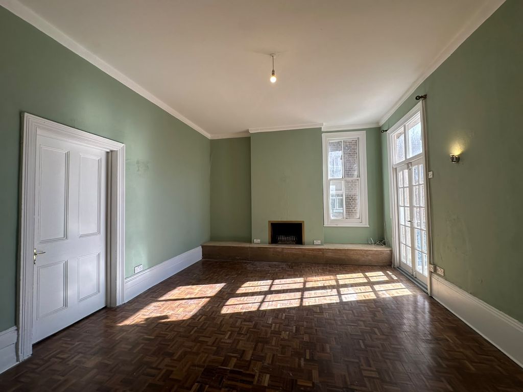 Property photo 3 of 12 Gallery