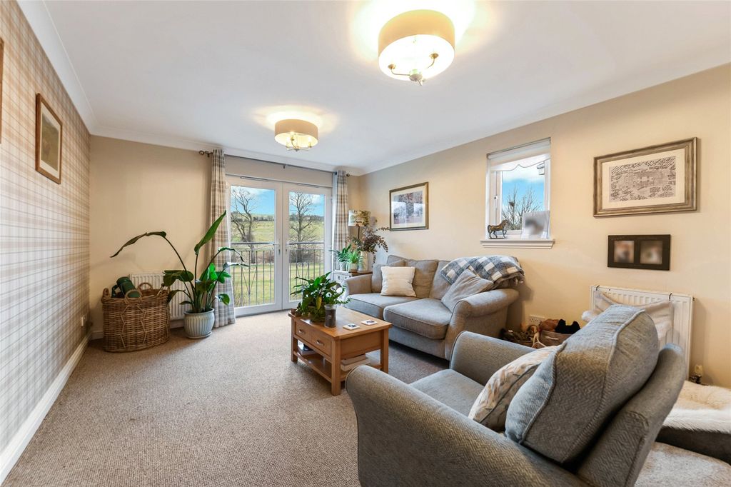 Property photo 3 of 34 Picture No. 02