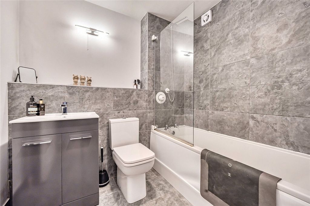 Additional image 10 of 2 bed flat for saleReading Road, Arborfield, Reading, Berkshire RG2