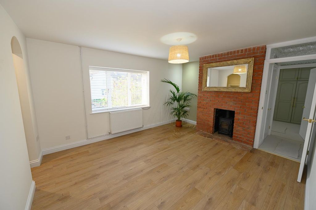 Property photo 2 of 16 Lounge.Jpg