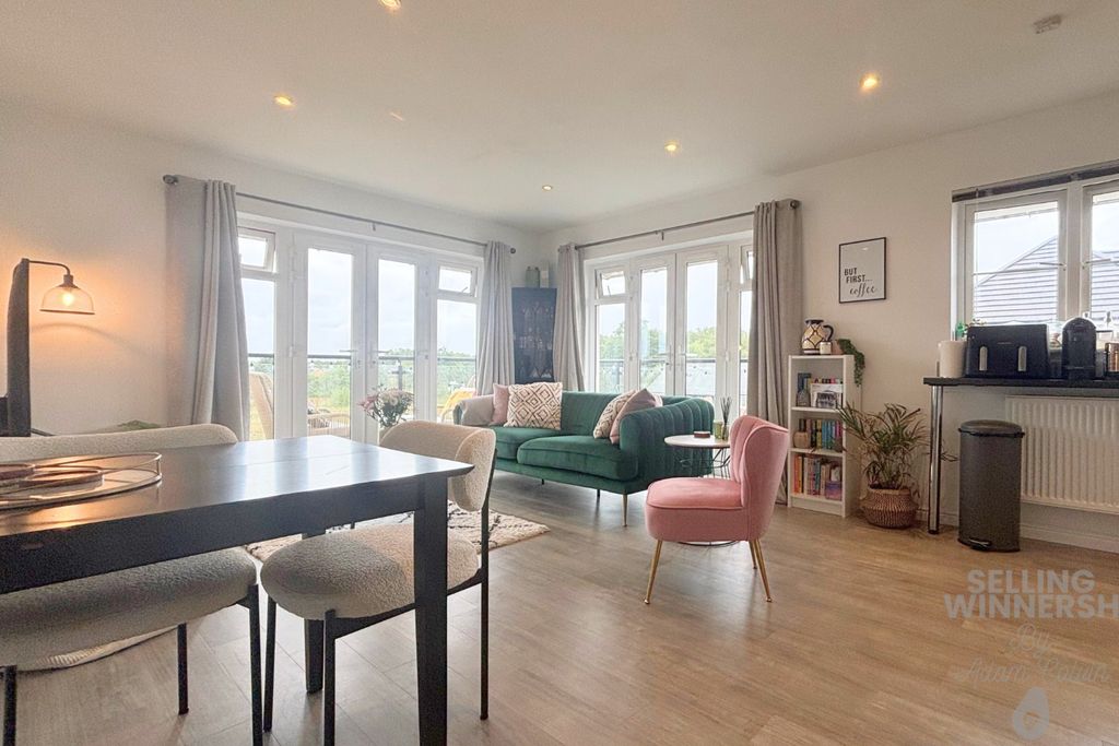 Property photo 2 of 21 4370084