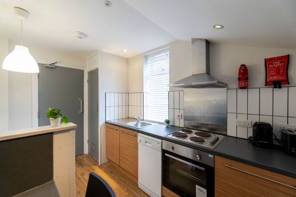 Property photo 2 of 8 29Trf5 - Shared Kitchen