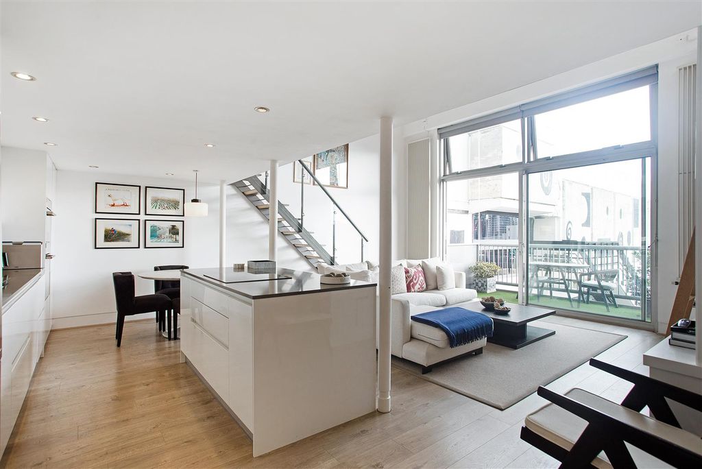 Property photo 3 of 14 80570_Flat-14-The-Piper-Building (12).Jpg