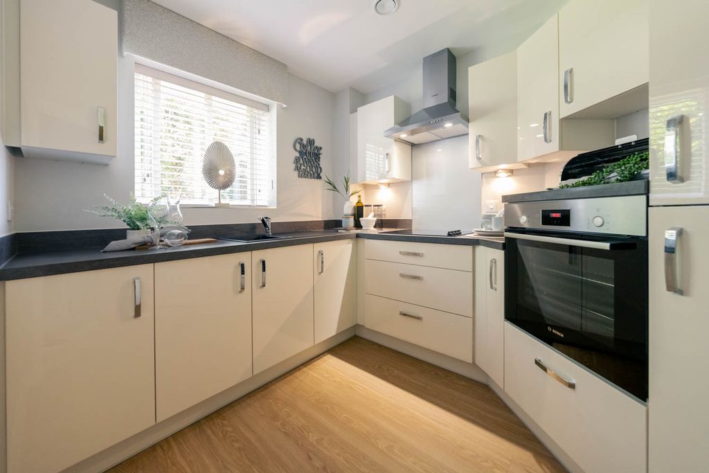 Property photo 3 of 8 Catherine Place, Melton Mowbray - Kitchen
