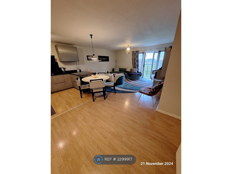 Property photo 2 of 21 Living Room