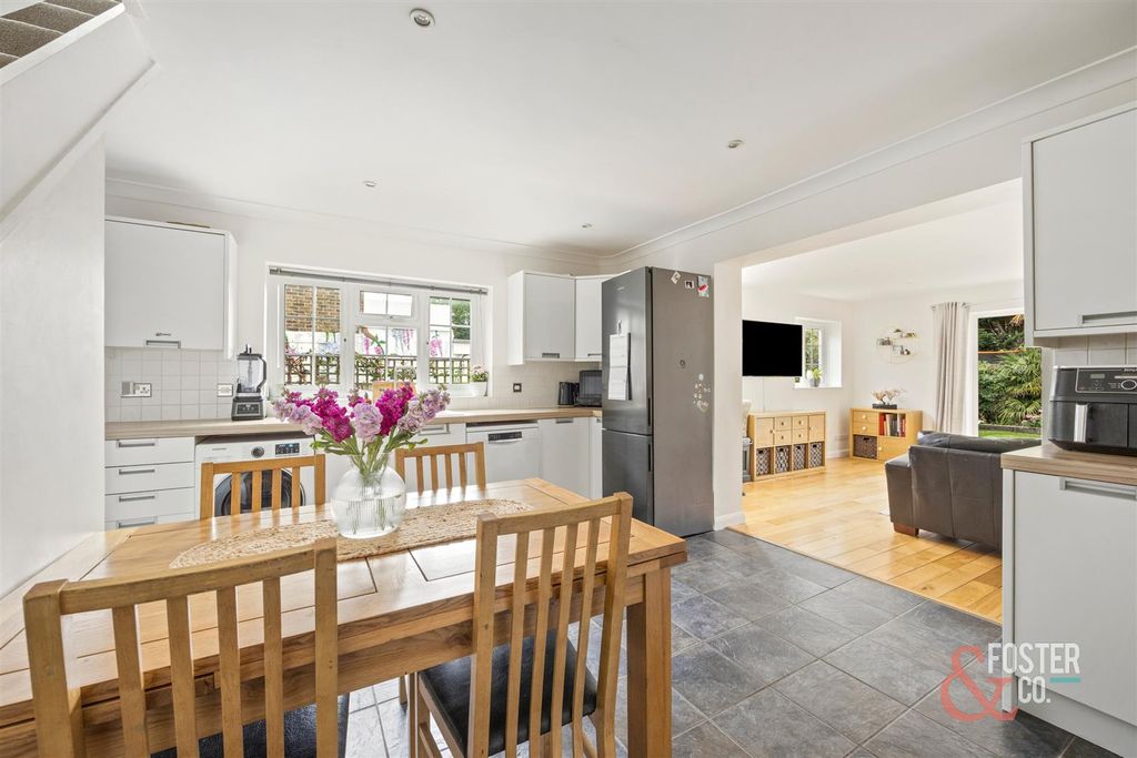 Property photo 3 of 26 Wilbury Gardens, 28-024.Jpg