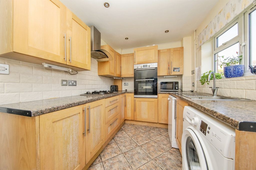Property photo 3 of 19