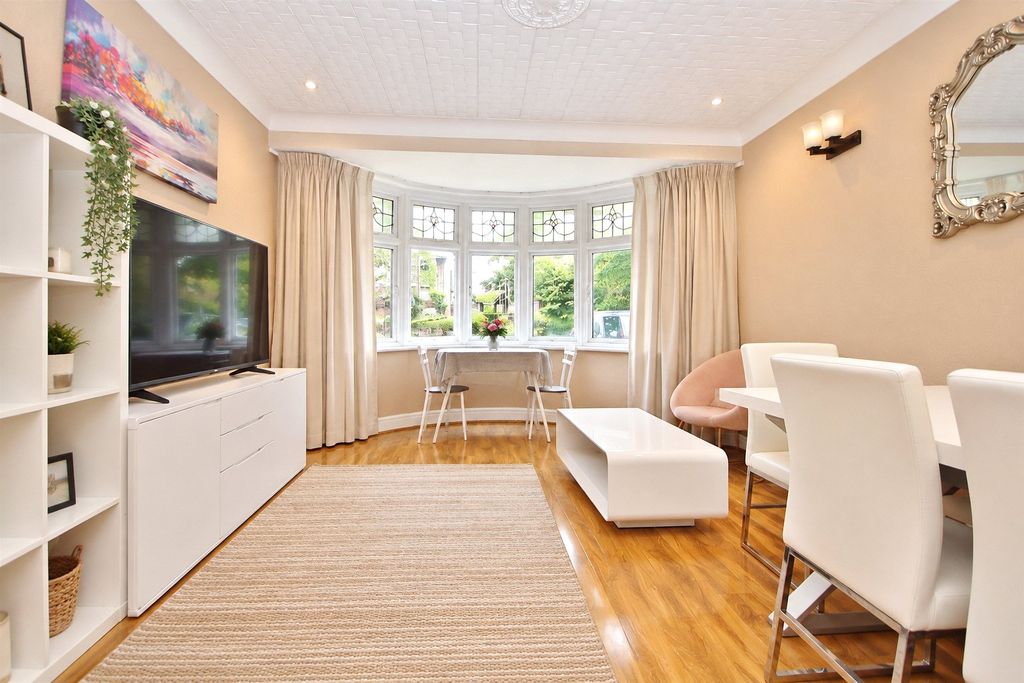 Property photo 2 of 11 Picture No. 31