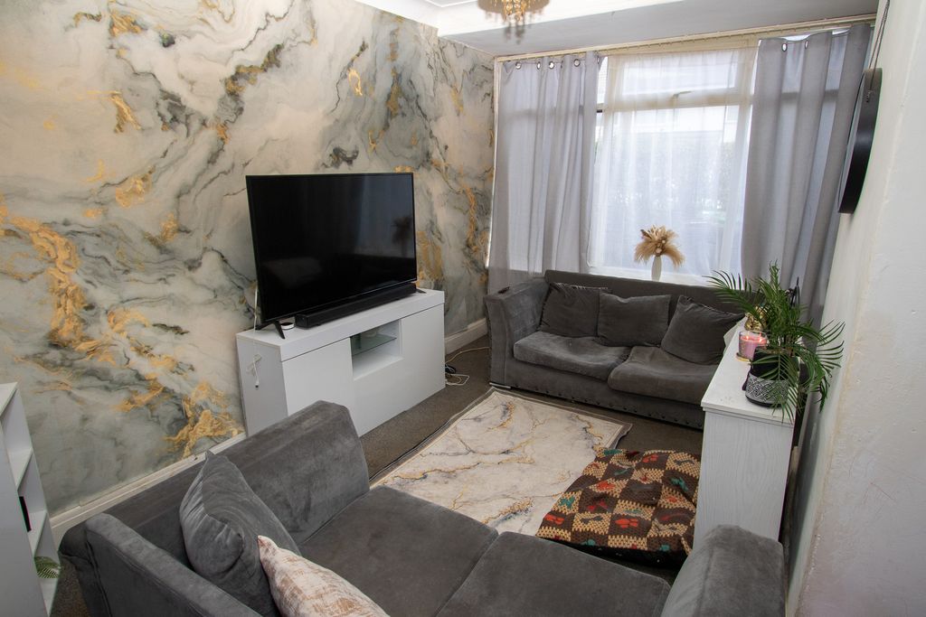 Property photo 3 of 20