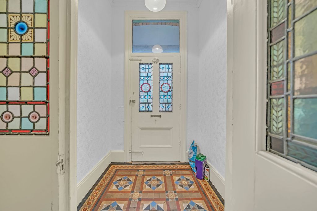 Property photo 2 of 23