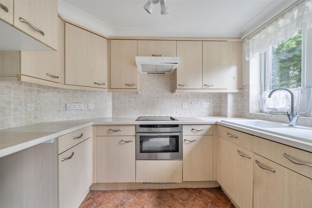 Property photo 3 of 14 Kitchen