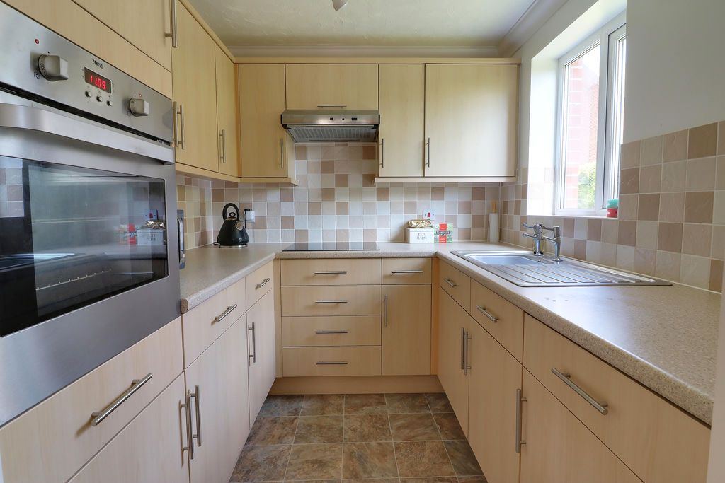 Property photo 2 of 15 Kitchen