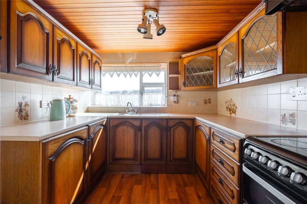 Property photo 3 of 32 Kitchen