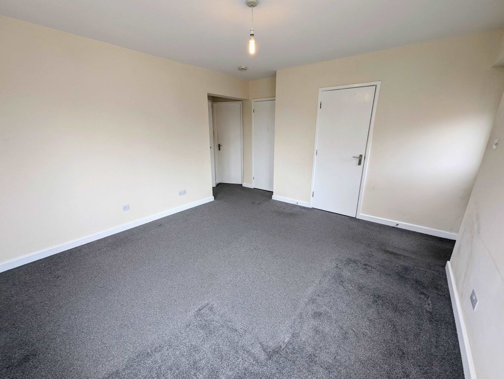 Property photo 3 of 9 Bedroom