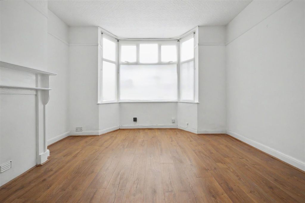 Property photo 2 of 20 Front Reception Room