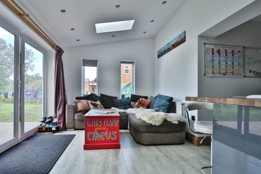 Property photo 2 of 19 4135404