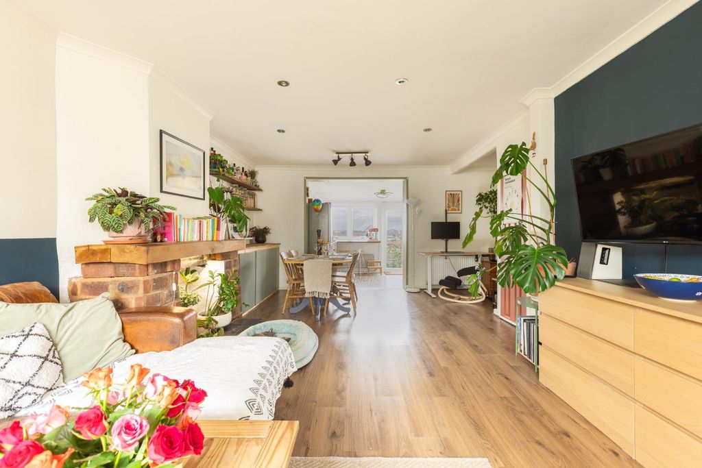 Property photo 1 of 28 51 Novers Park Drive, Bs4-24.Jpg