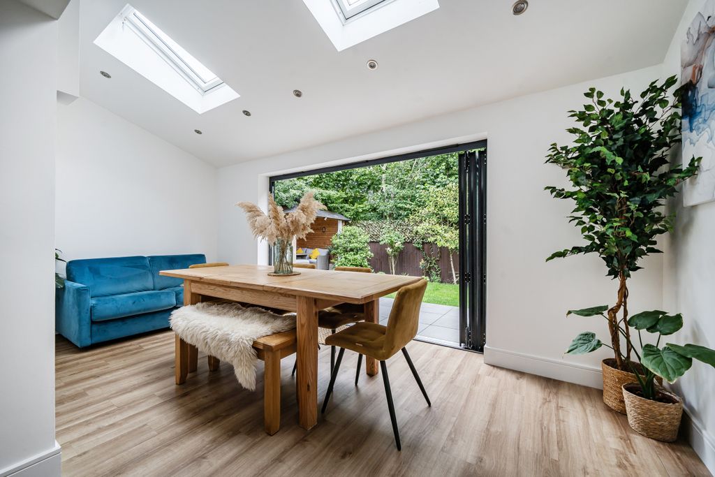 Property photo 3 of 21 Conservatory