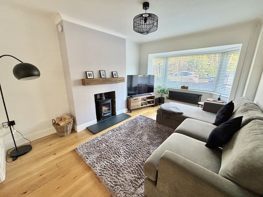 Property photo 3 of 31 Lounge