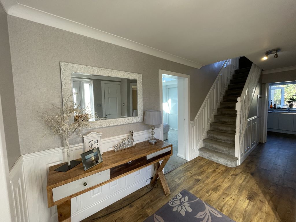 Property photo 2 of 18 Entrance Hall