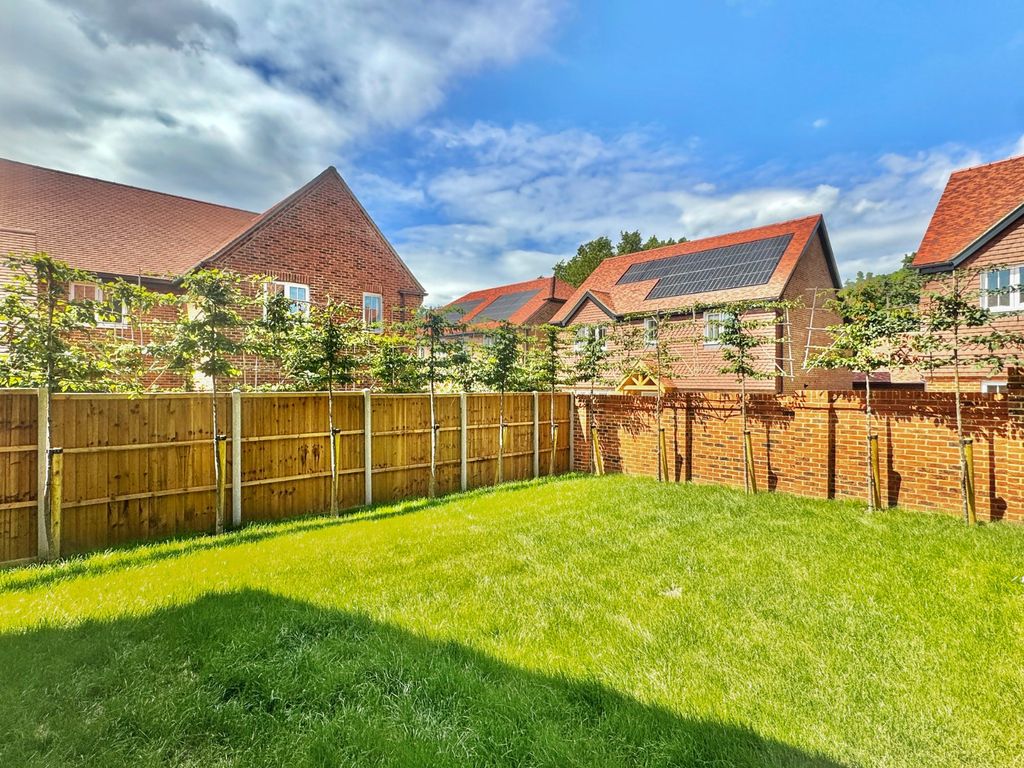 Property photo 2 of 20 Picture No. 27