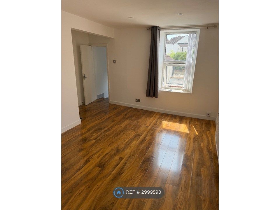 Property photo 1 of 6 Living Room