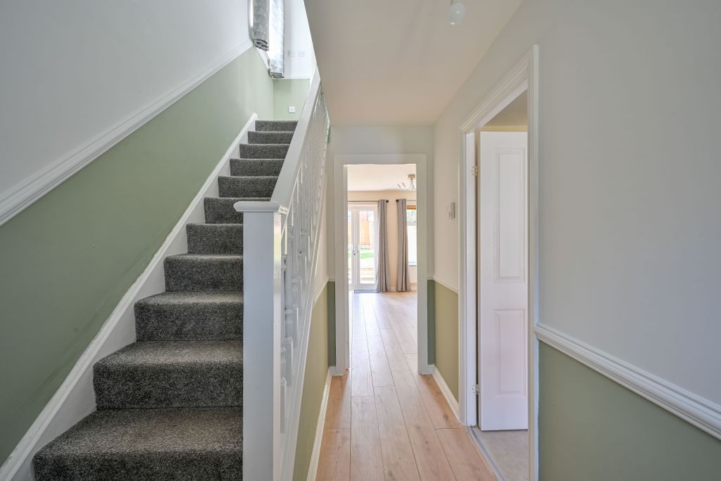 Property photo 2 of 19 Entrance Hallway