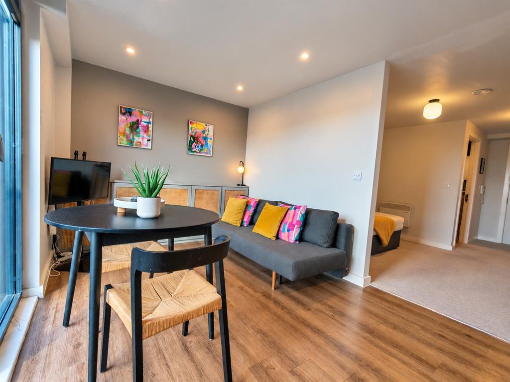 Property photo 2 of 7 Studio