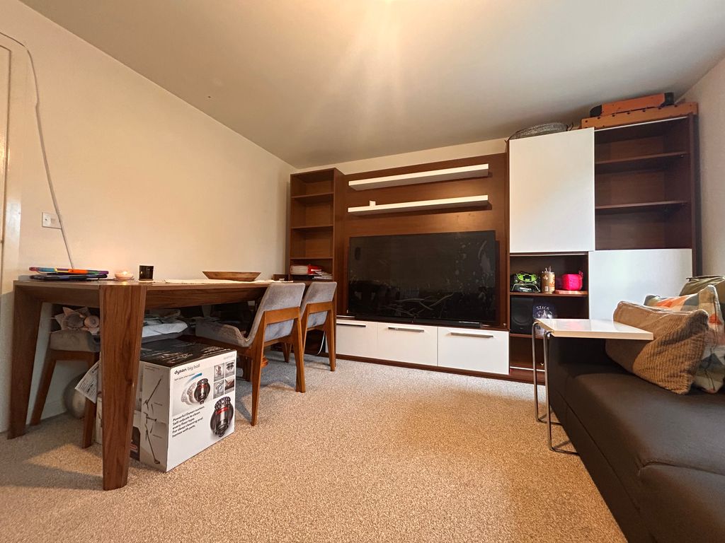 Property photo 2 of 9 Image