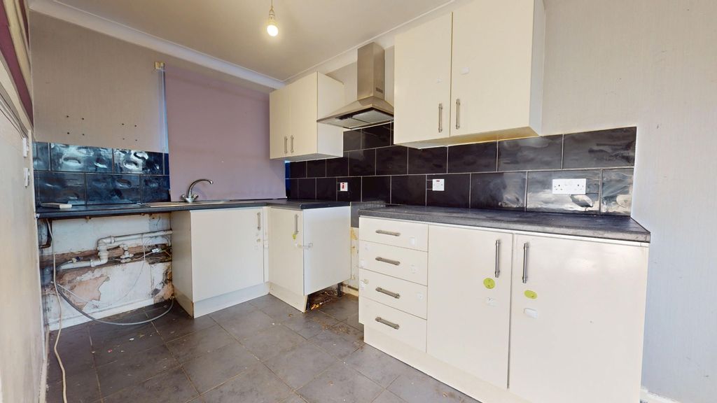 Property photo 2 of 22 4709155