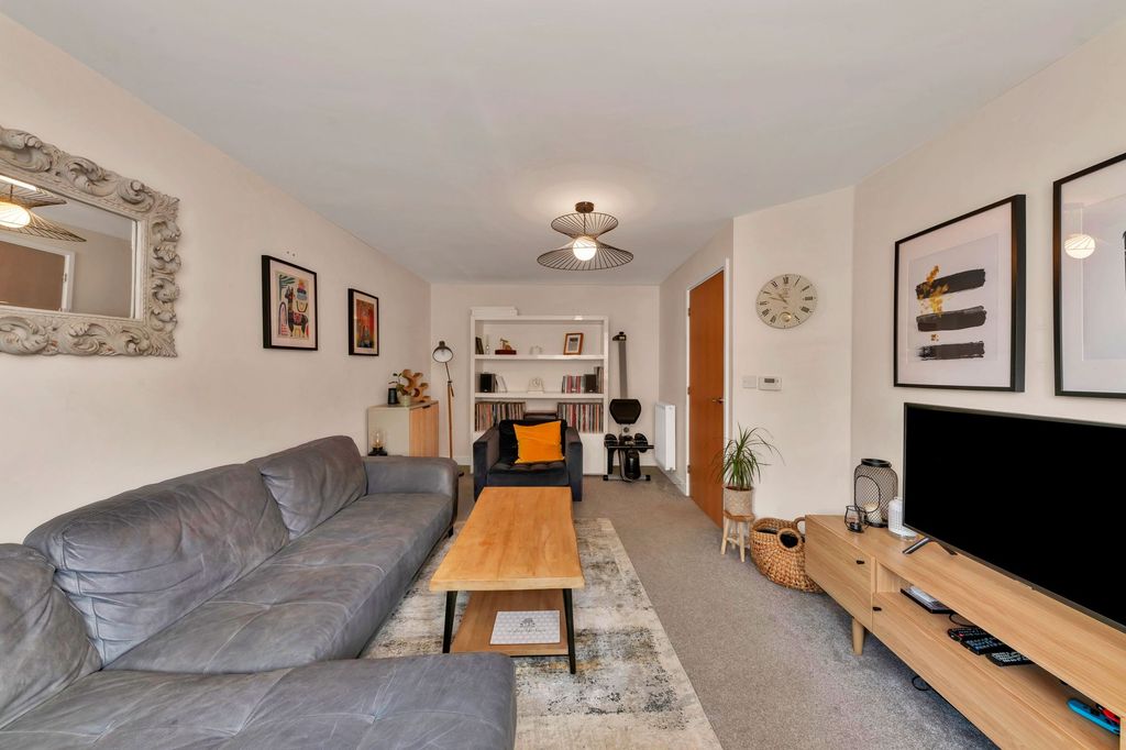 Property photo 2 of 21