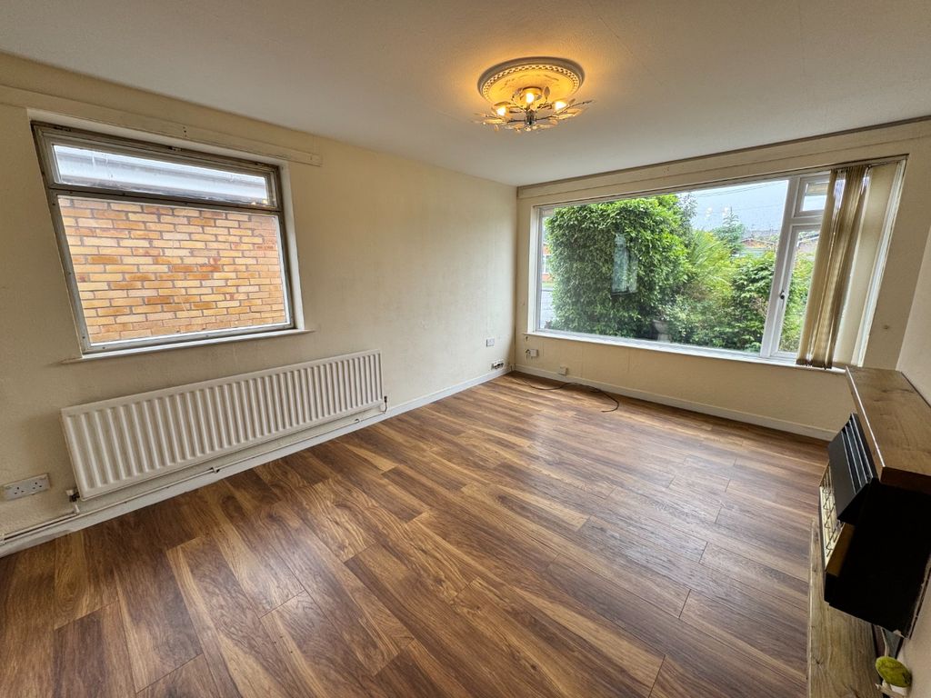 Property photo 3 of 14 3831685